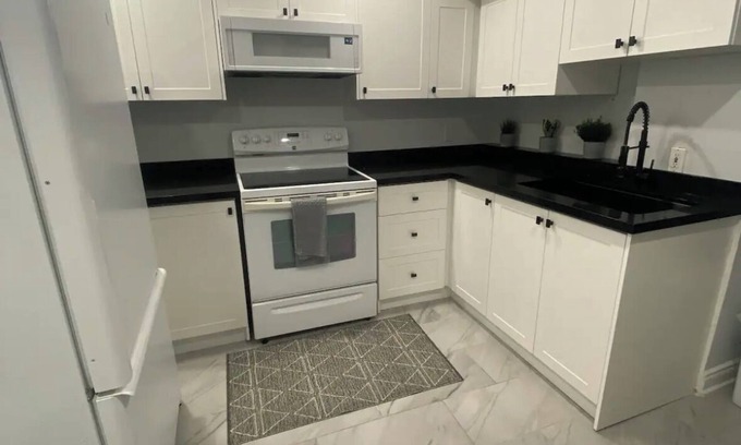 Central Erin Mills Apartment | Modern basment apartment