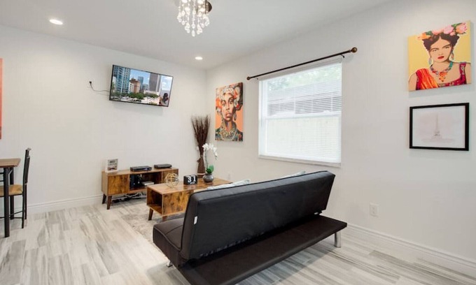 Ballast Point Apartment | Modern Bayshore Home