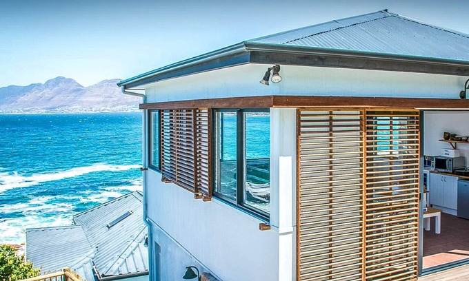 Redhill Apartment | Modern Beach Apartment