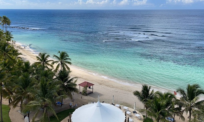 Villas Del Mar Condo | Modern Beach Front Apartment, Underground parking & fast wifi - 100 Mbps