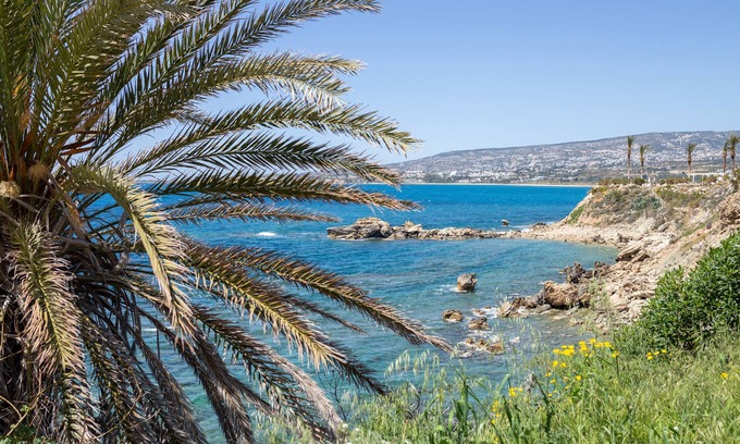 Kissonerga House | Modern Beach House - Private Pool - Private Elevator - Sea Views