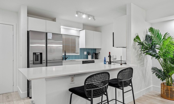 Deerfield Beach Condo | Modern Beach villa in a golf community