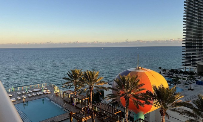 Hollywood Condo | Modern Beachfront Condo with Stunning Ocean View