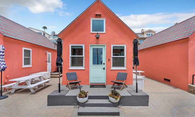 Townsite Cottage | Modern Beachfront Cottage