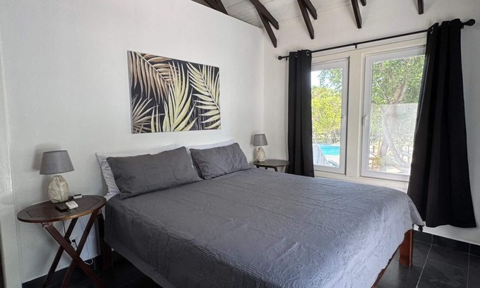 Roatan Cottage | Modern Beachfront Home - Steps from the Sea w/Patio, Shared Pool & Dock