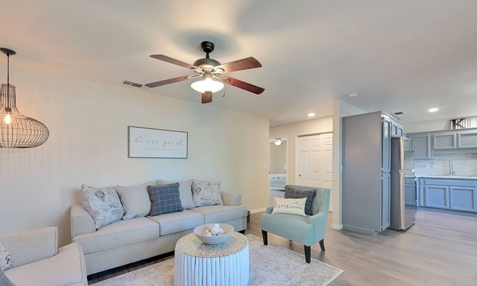 Yuba City House | Modern, Beachy 2 Bedroom Home - 2 Min To Hospital