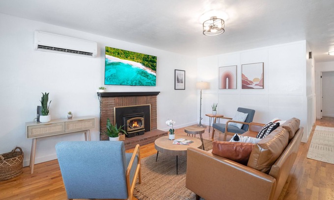 Roseburg House | Modern Bliss: Chic Retreat w/Stylish Amenities, Ideal for Vacation & Family Fun