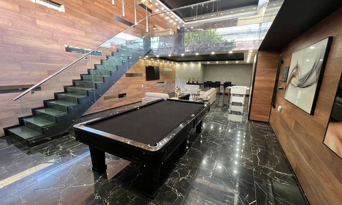 Santa Cruz Apartment | Modern Luxury 1-Bedroom Apartment in the Heart of Equipetrol