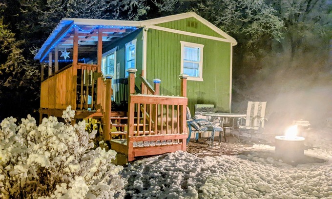 Kingston Cabin | Modern Boho cabin near the Buffalo and all the trails!