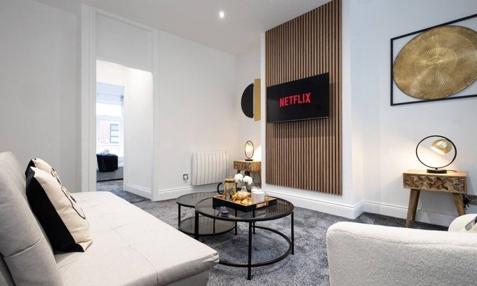 Bolton Apartment | Modern Bolton Retreat - Stylish Comfort - Flat B