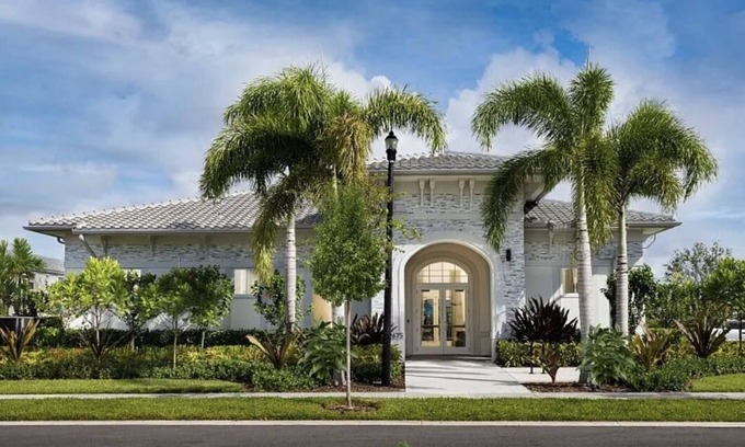Homestead House | Modern Brand New 3-Bedroom Townhome near The Everglades and The Keys