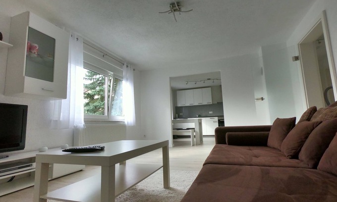 Trossingen Apartment | Modern bright 2.5 room apartment with large bathroom and kitchen in Trossingen