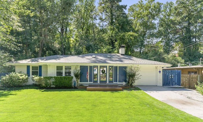 Lavista Park House | Modern, bright, convenient, peaceful