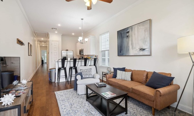 Freret House | ★Modern, Bright Home - Walk to Freret and Tulane!★
