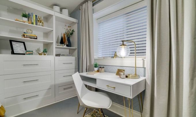 University Park Apartment | Modern & Bright Walkable U of P Studio, Fast WiFi