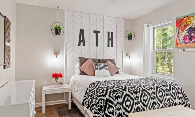 Winterville House | Modern Bulldog Escape w/patio