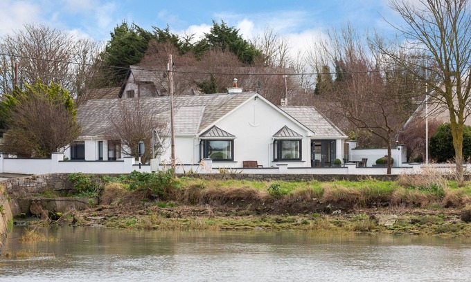 Rush House | Modern bungalow on the water, near airport and Dublin.