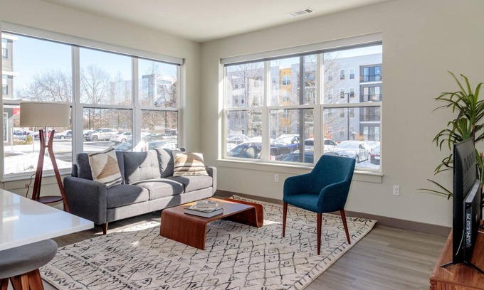 Burlington Apartment | Modern Burlington 2BR w/Gym & W/D, nr Dining & Shops, by Blueground