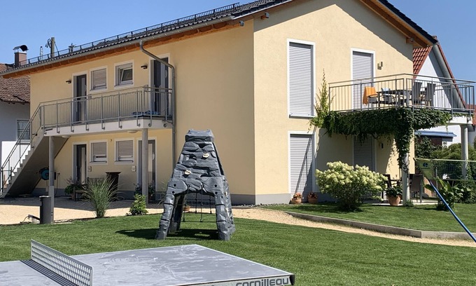 Aalen Apartment | Modern "Business 2" vacation apartment with balcony