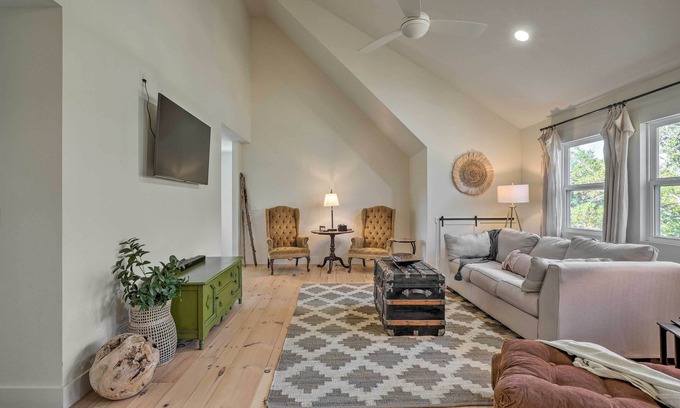 Eagle Rock Cottage | Modern Cottage Escape On Table Rock Lake!