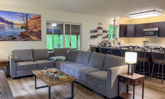 Whitefish House | Modern Cabin - 12 Minutes to Glacier!