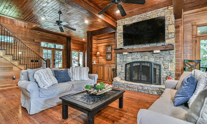 Gerton Cabin | Modern Cabin 25 Min to Asheville/10 to Lake Lure
