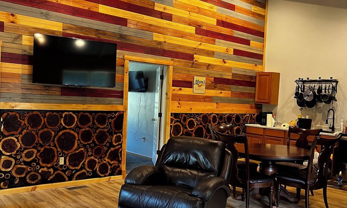 French Lick Cabin | Modern cabin. Close to everything. Pet Friendly! Your home away from home!