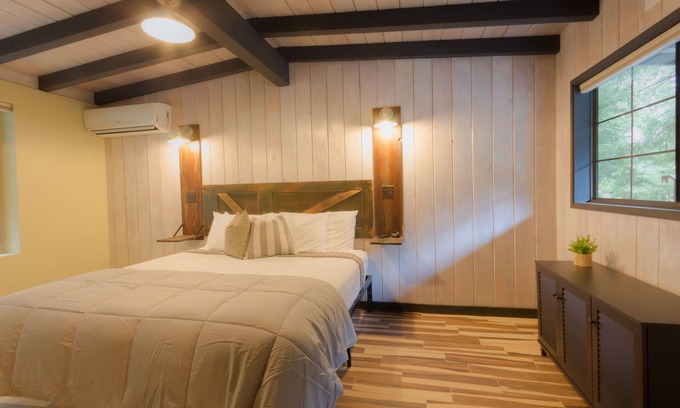 Sedona Cabin | Modern cabin for 4 with views of the red rocks and next to Slide Rock State park