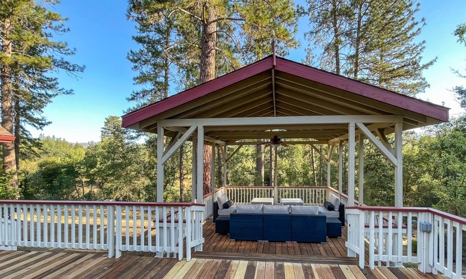 Oakhurst House | Modern cabin in private 5+ acres Yosemite Oakhurst