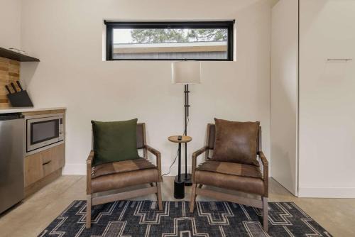Grant House | Modern Cabin Peaceful Nature Retreat Sleeps 2