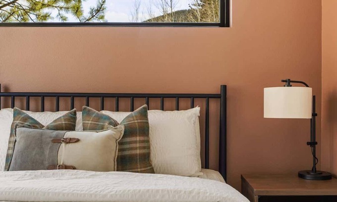 Grant Cabin | Modern Cabin Stay, Hike, Bike Base, GuanellaPass