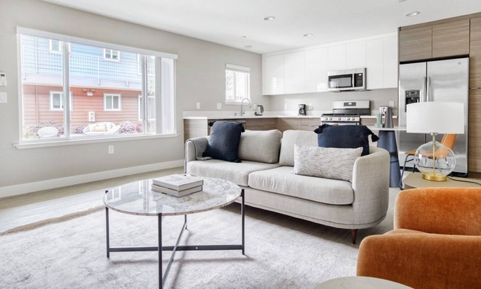 Campbell Apartment | Modern Campbell 1BR w/ Gym, Spa & W/D, walk to WF & TJ, by Blueground