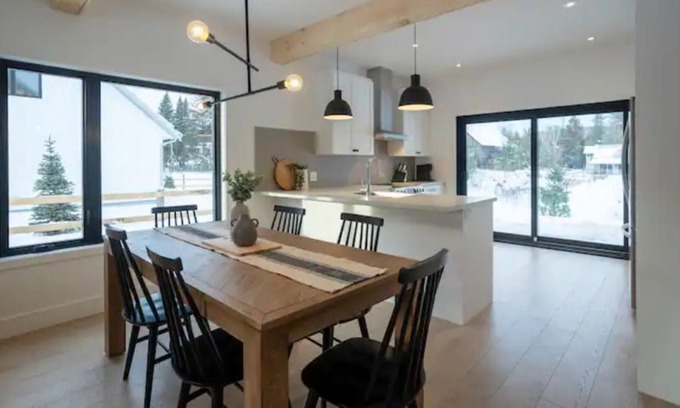 Arundel Cabin | Modern Canadian farmhouse across from golf course