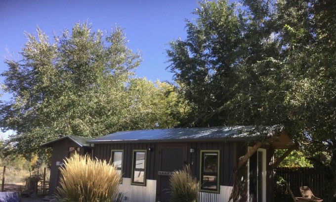 Redlands Cottage | Modern Canyon Hideaway