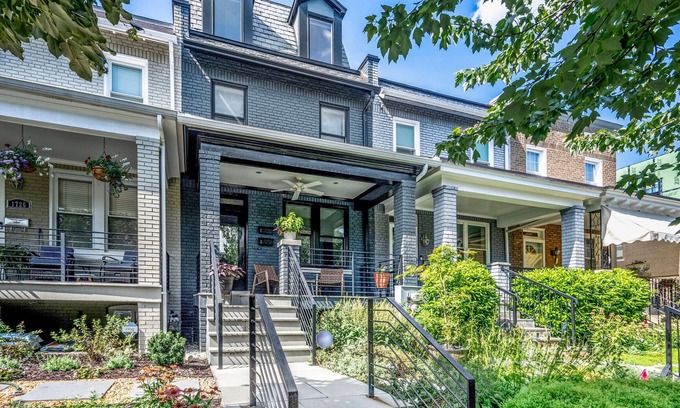 Hill East Condo | Modern Capitol Hill Stay-5 Min Walk to Metro & Eats