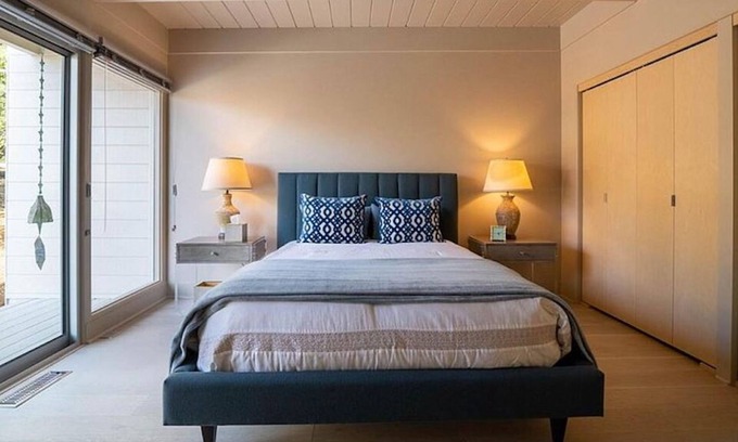 Rancho Rio Vista House | Modern Carmel House – serene, stylish and sleek
