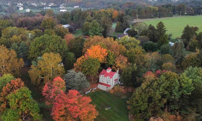Flemington Cottage | Modern carriage house, renovated w beautiful views - Sleeps 6