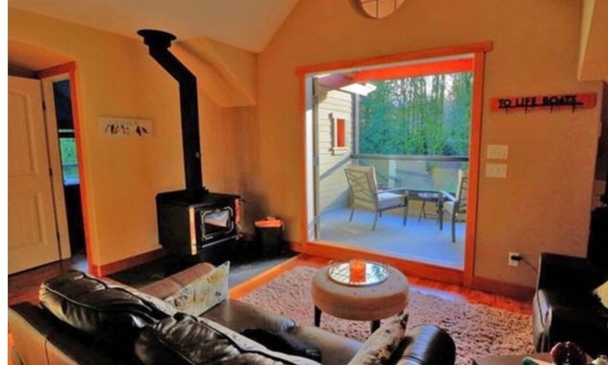 Mill Bay House | Modern Carriage House on 5 Wooded Acres