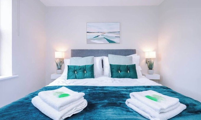 Chester Condo | Modern Central 2 Bed Apartment