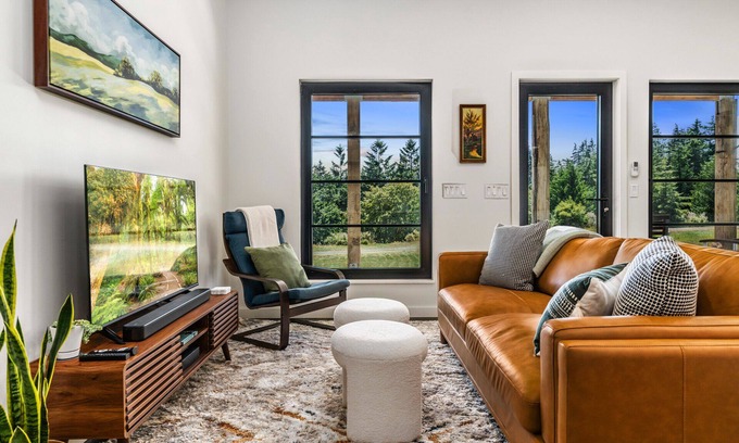 Sequim Apartment | Modern Chalet ADU with Hot Tub, Fire Pit & EV Charger