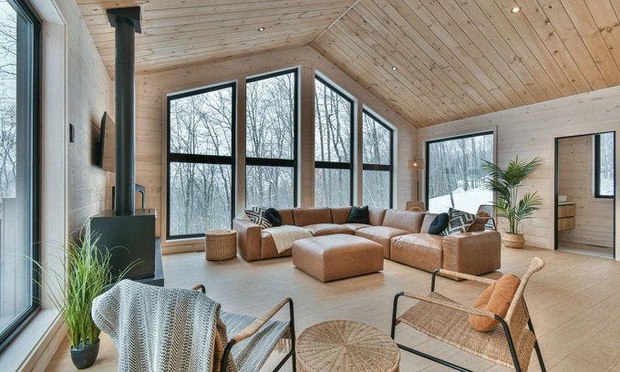 Morin Heights Ski Chalet | Modern chalet near Sommet Morin Heights - Nature, skiing and relaxation