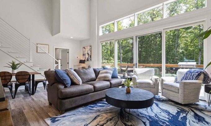 Bella Vista House | Modern Chalet Near Back 40 Trails Hot Tub & Forest Views