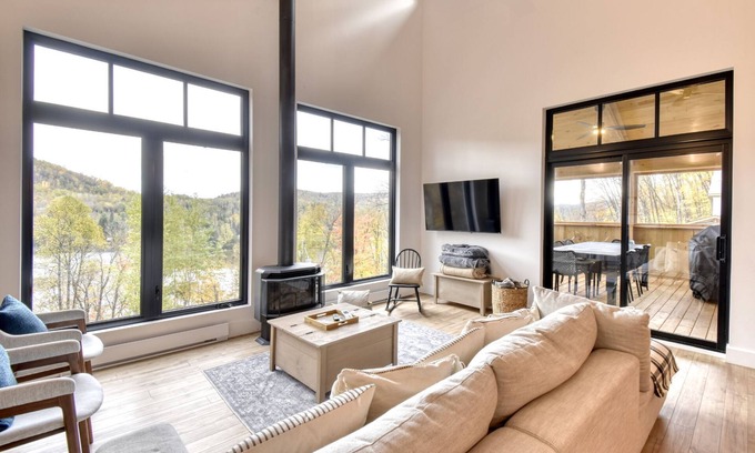 Nominingue Ski Chalet | Modern Chalet with Dock & Spa - Cordon 138