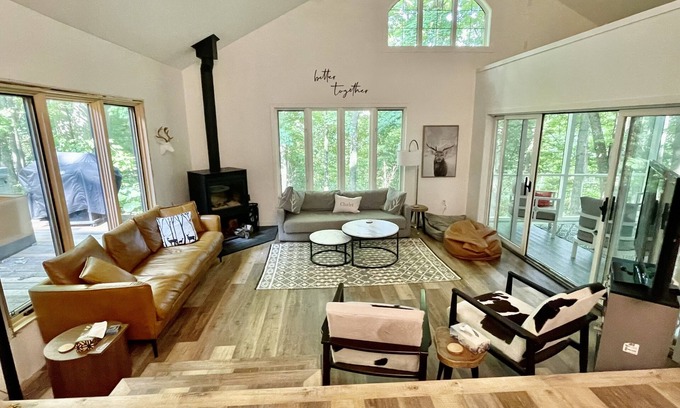 Grey Highlands Cottage | Modern Chalet with hot tub is Cyclist or hikers dream location on Bruce Trail