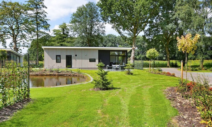 Lochem Ski Chalet | Modern chalet with nice sliding doors, near Lochem