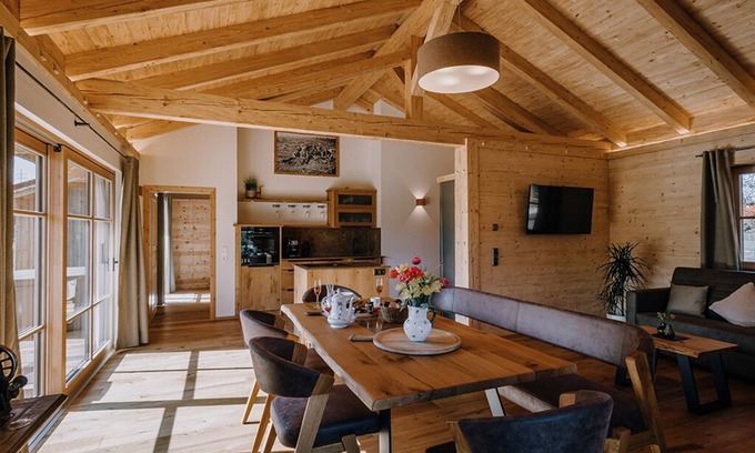 Hartkirchen Apartment | Modern chalet with whirlpool