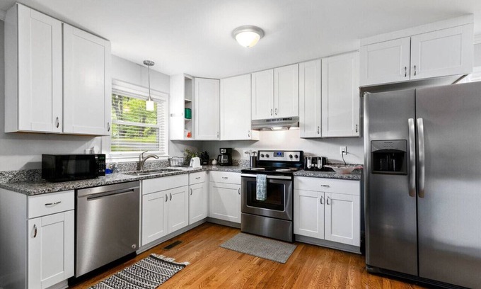 Greensboro House | Modern Charm & Garden View