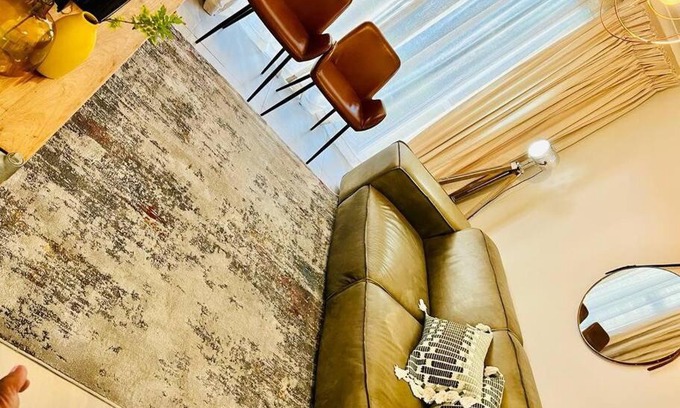 Pinelands Apartment | Modern charm in Pinelands