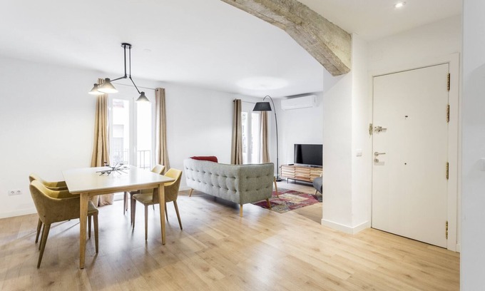 Chueca Apartment | Modern & Chic 2BR/2BA apartment in trendy Chueca