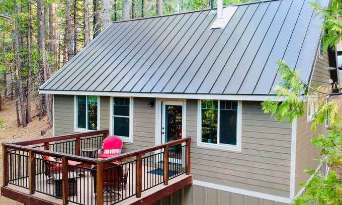 Mineral Cabin | Modern-Chic Cabin Experience! 11mi to Lassen, EV.